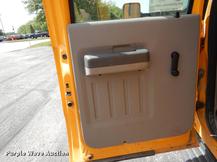 image for item DE8427 2008 Ford F550 Super Duty XL Crew Cab dump truck