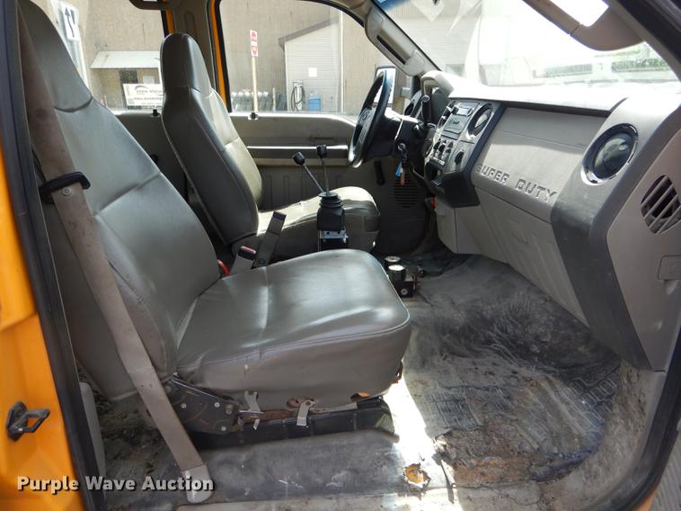 image for item DE8427 2008 Ford F550 Super Duty XL Crew Cab dump truck