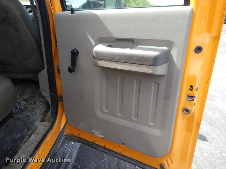 image for item DE8427 2008 Ford F550 Super Duty XL Crew Cab dump truck