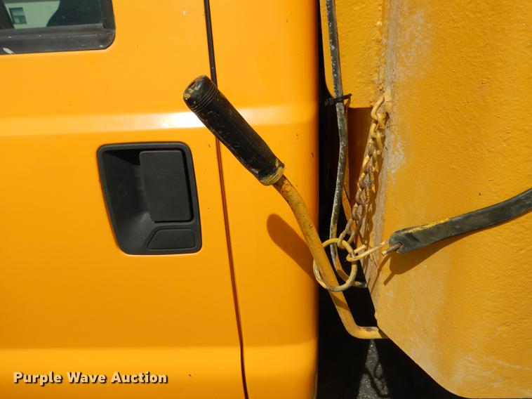 image for item DE8427 2008 Ford F550 Super Duty XL Crew Cab dump truck