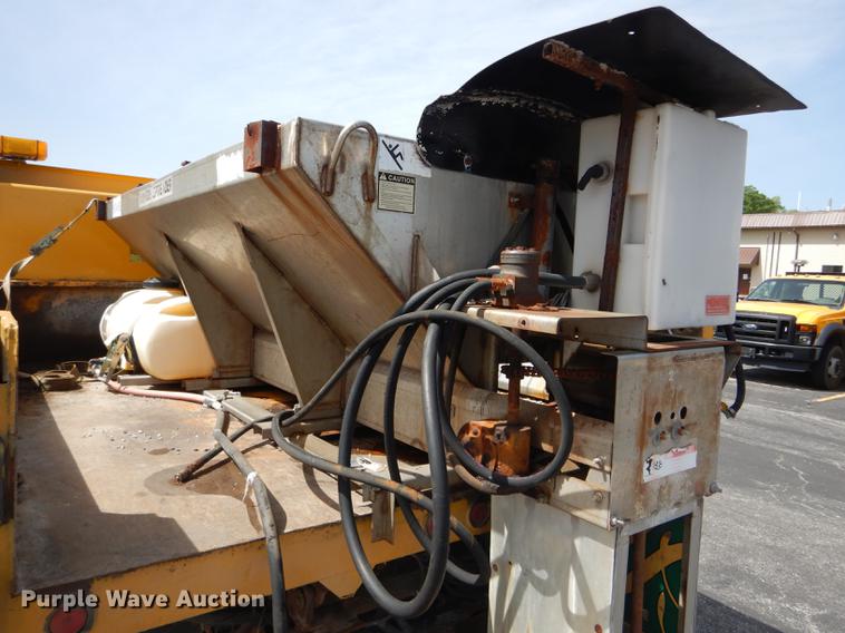 image for item DE8427 2008 Ford F550 Super Duty XL Crew Cab dump truck