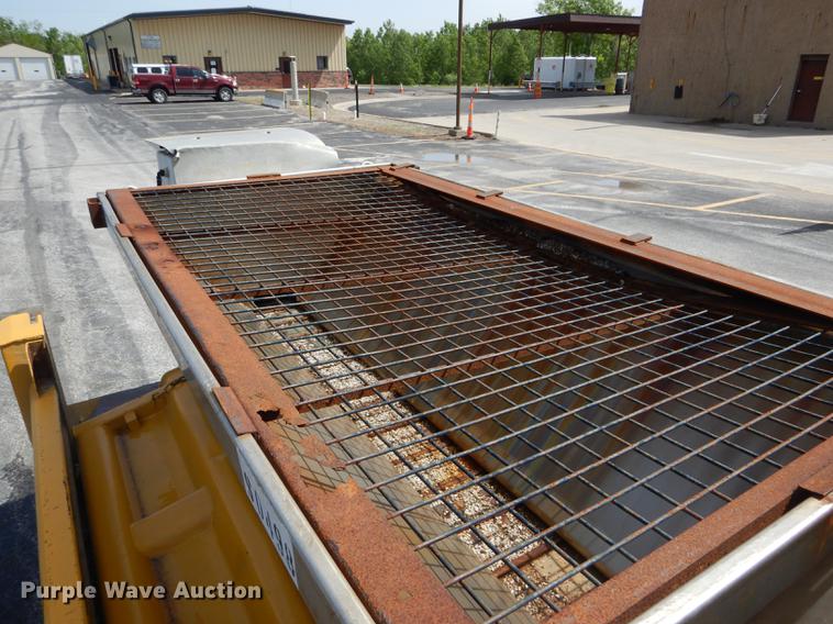 image for item DE8427 2008 Ford F550 Super Duty XL Crew Cab dump truck