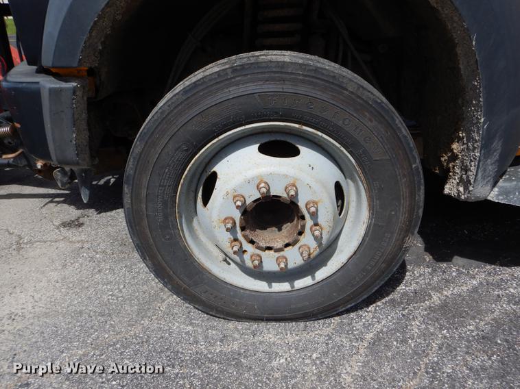 image for item DE8427 2008 Ford F550 Super Duty XL Crew Cab dump truck