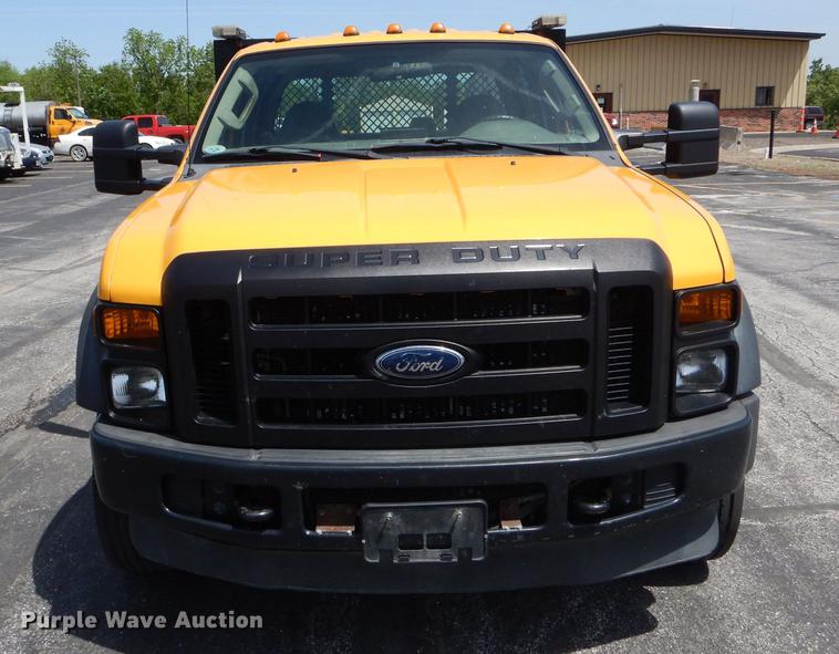 image for item DE8428 2008 Ford F550 Super Duty XL Crew Cab flatbed truck