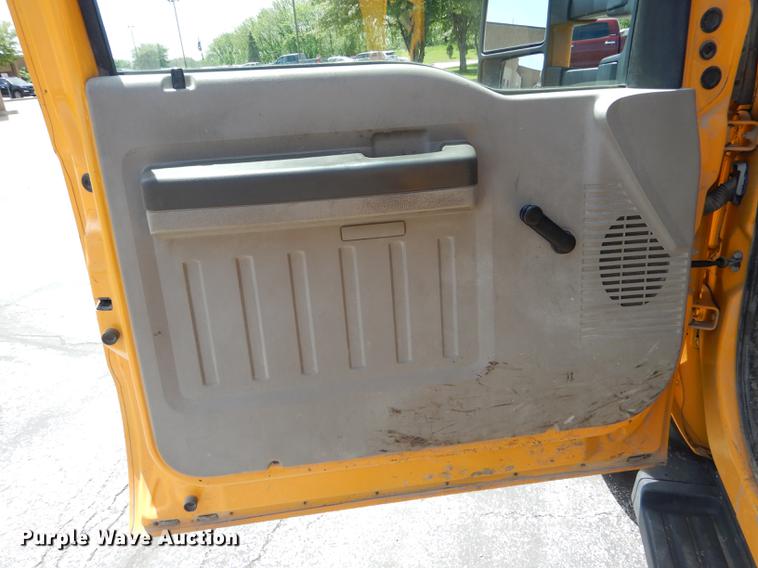 image for item DE8428 2008 Ford F550 Super Duty XL Crew Cab flatbed truck