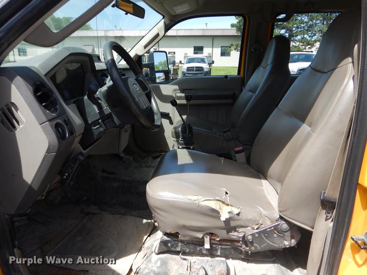 image for item DE8428 2008 Ford F550 Super Duty XL Crew Cab flatbed truck