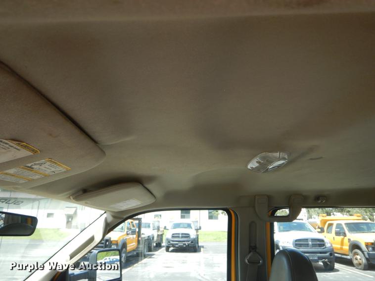 image for item DE8428 2008 Ford F550 Super Duty XL Crew Cab flatbed truck