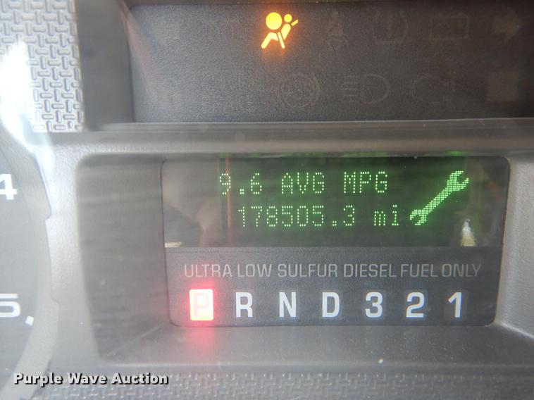 image for item DE8428 2008 Ford F550 Super Duty XL Crew Cab flatbed truck