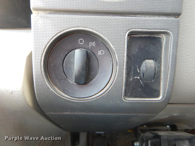 image for item DE8428 2008 Ford F550 Super Duty XL Crew Cab flatbed truck