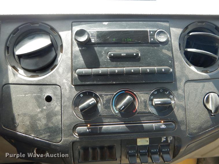 image for item DE8428 2008 Ford F550 Super Duty XL Crew Cab flatbed truck