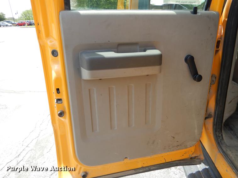 image for item DE8428 2008 Ford F550 Super Duty XL Crew Cab flatbed truck