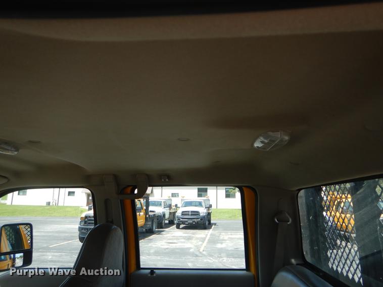 image for item DE8428 2008 Ford F550 Super Duty XL Crew Cab flatbed truck