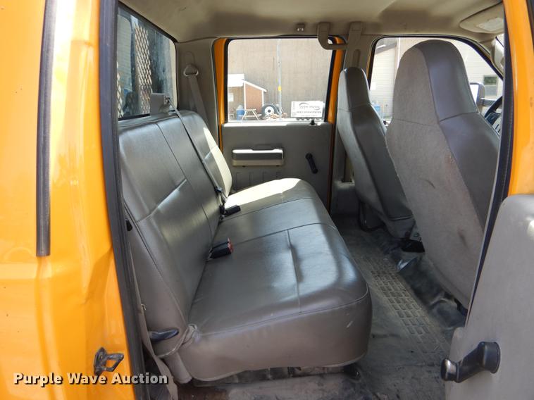 image for item DE8428 2008 Ford F550 Super Duty XL Crew Cab flatbed truck