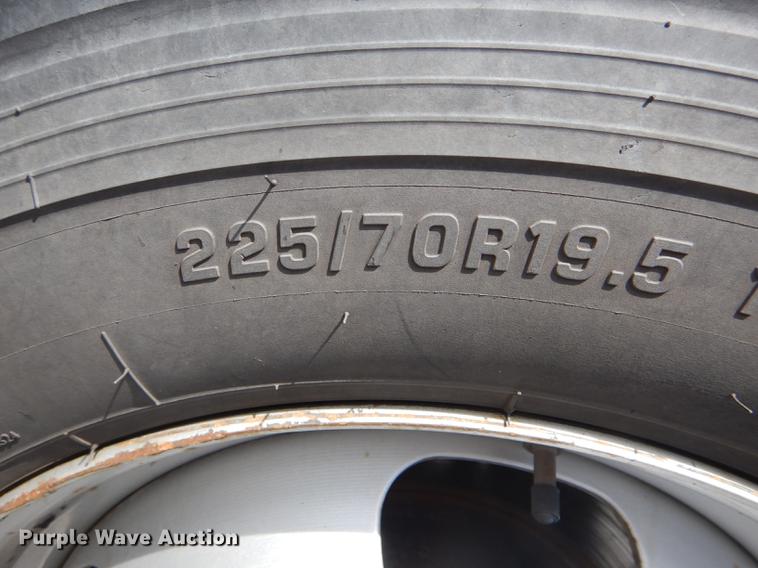 image for item DE8428 2008 Ford F550 Super Duty XL Crew Cab flatbed truck