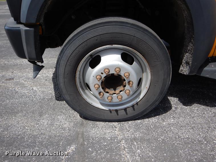 image for item DE8428 2008 Ford F550 Super Duty XL Crew Cab flatbed truck