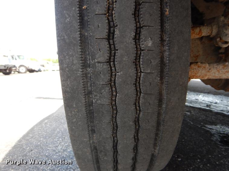 image for item DE8428 2008 Ford F550 Super Duty XL Crew Cab flatbed truck