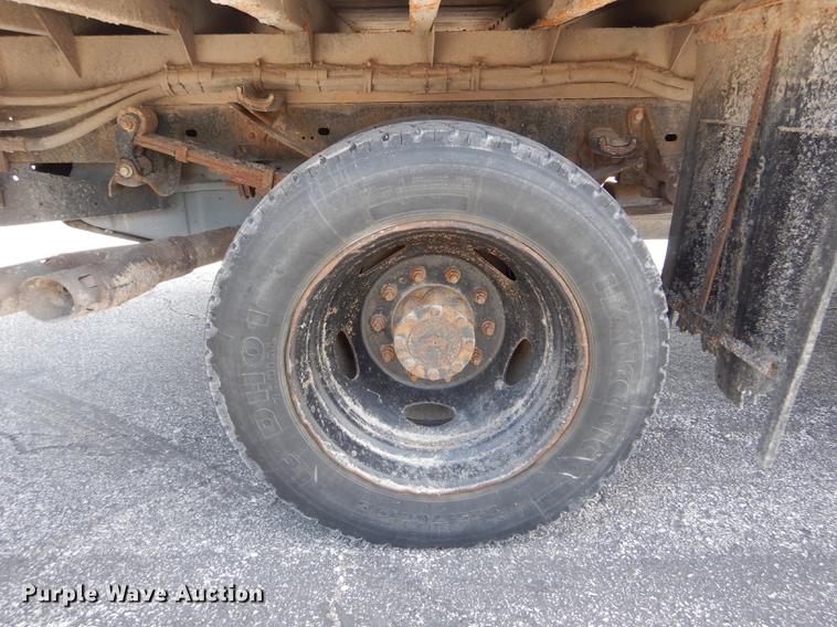 image for item DE8428 2008 Ford F550 Super Duty XL Crew Cab flatbed truck