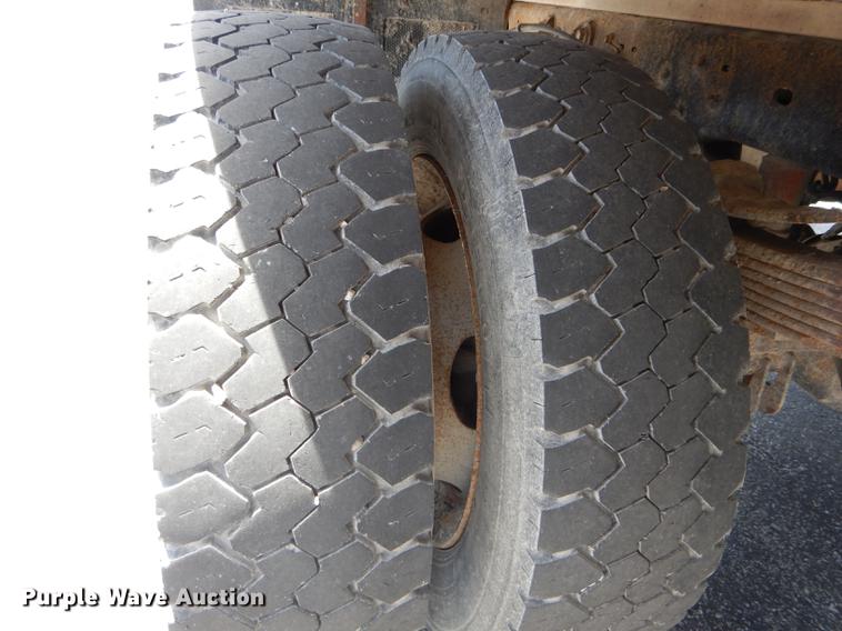 image for item DE8428 2008 Ford F550 Super Duty XL Crew Cab flatbed truck