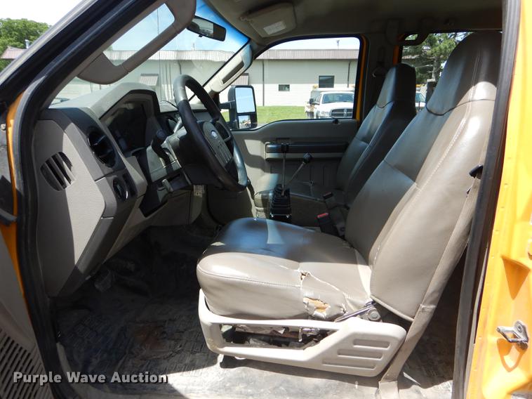 image for item DE8429 2008 Ford F550 Super Duty XL Crew Cab flatbed truck