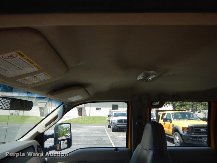 image for item DE8429 2008 Ford F550 Super Duty XL Crew Cab flatbed truck