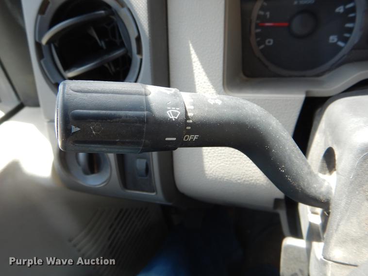 image for item DE8429 2008 Ford F550 Super Duty XL Crew Cab flatbed truck