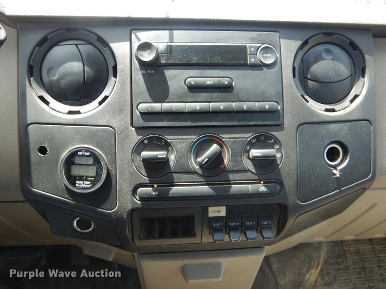 image for item DE8429 2008 Ford F550 Super Duty XL Crew Cab flatbed truck