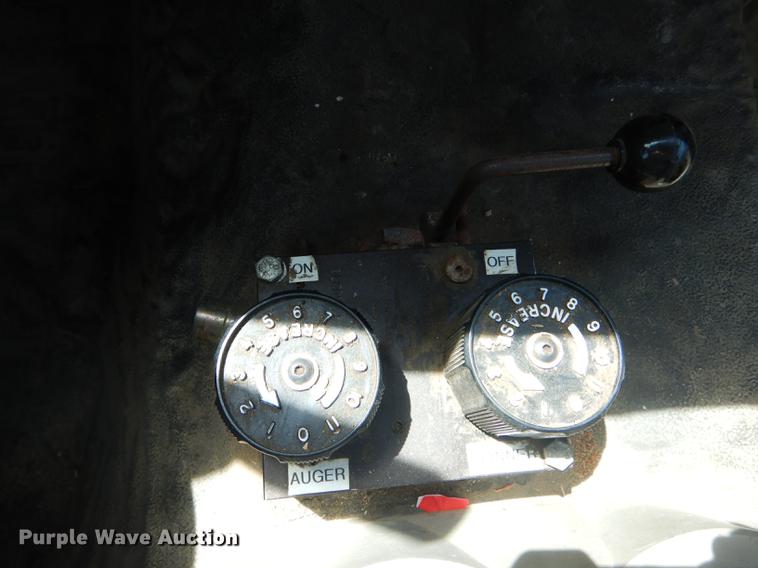 image for item DE8429 2008 Ford F550 Super Duty XL Crew Cab flatbed truck