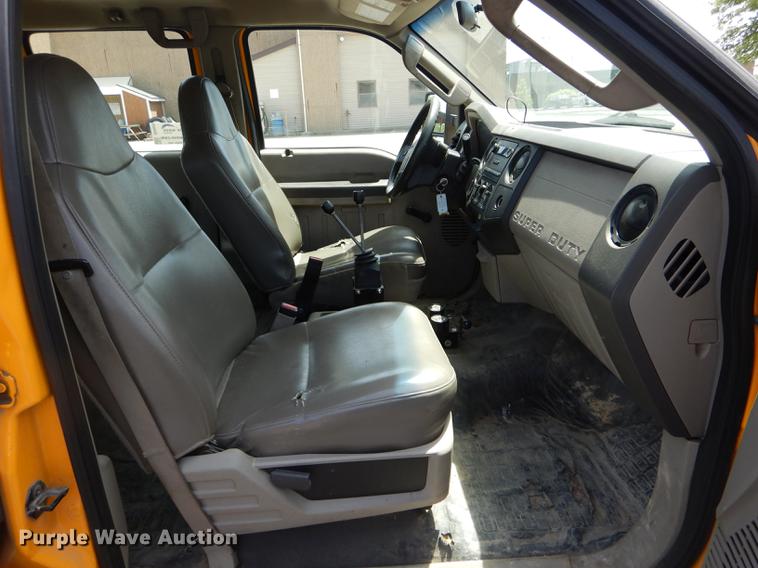 image for item DE8429 2008 Ford F550 Super Duty XL Crew Cab flatbed truck