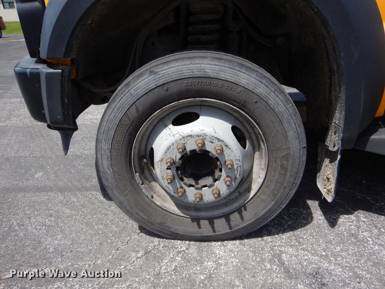 image for item DE8429 2008 Ford F550 Super Duty XL Crew Cab flatbed truck