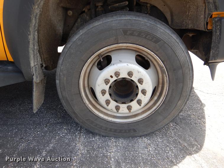 image for item DE8429 2008 Ford F550 Super Duty XL Crew Cab flatbed truck