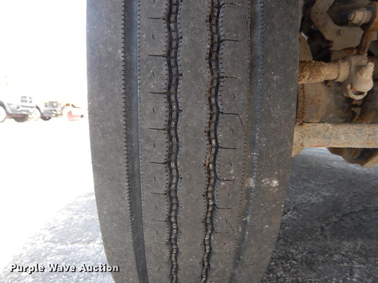 image for item DE8429 2008 Ford F550 Super Duty XL Crew Cab flatbed truck