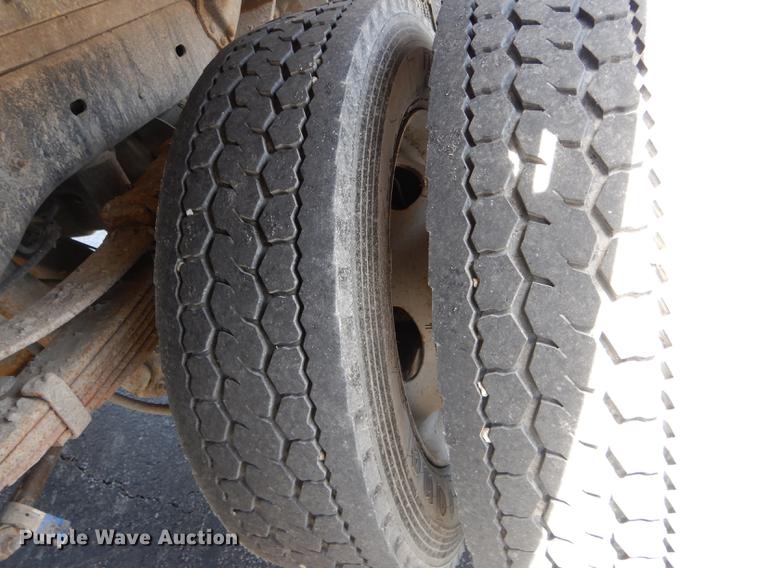 image for item DE8429 2008 Ford F550 Super Duty XL Crew Cab flatbed truck