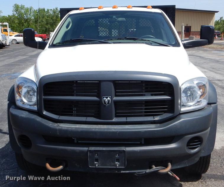 image for item DE8432 2009 Dodge Ram 5500HD Quad Cab flatbed truck