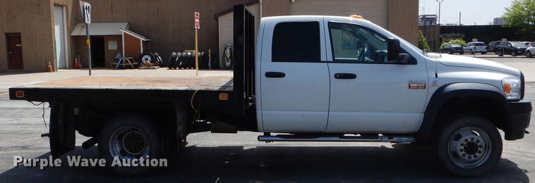 image for item DE8432 2009 Dodge Ram 5500HD Quad Cab flatbed truck