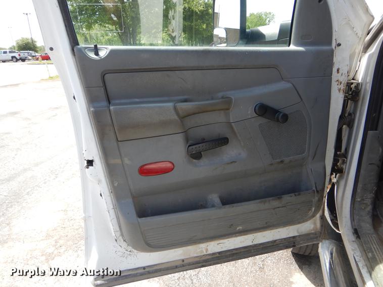 image for item DE8432 2009 Dodge Ram 5500HD Quad Cab flatbed truck