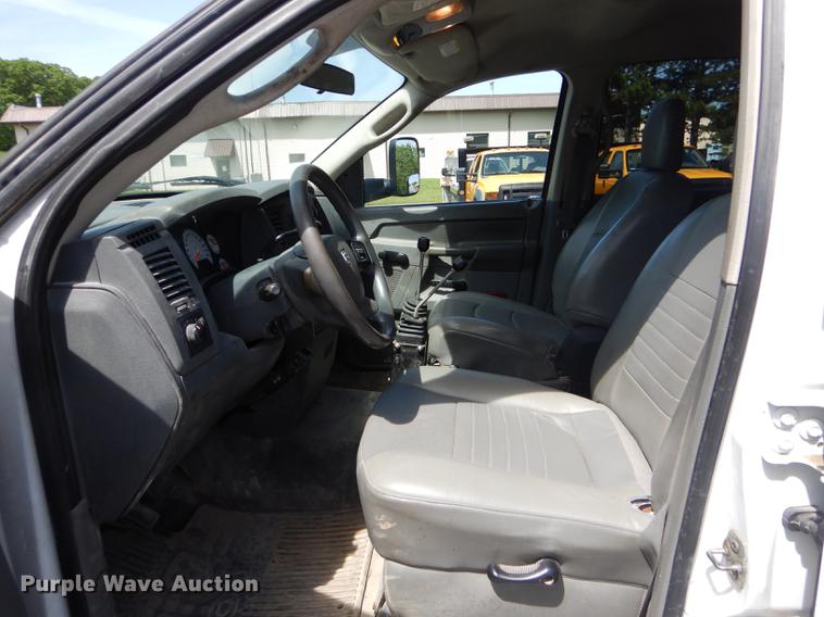 image for item DE8432 2009 Dodge Ram 5500HD Quad Cab flatbed truck