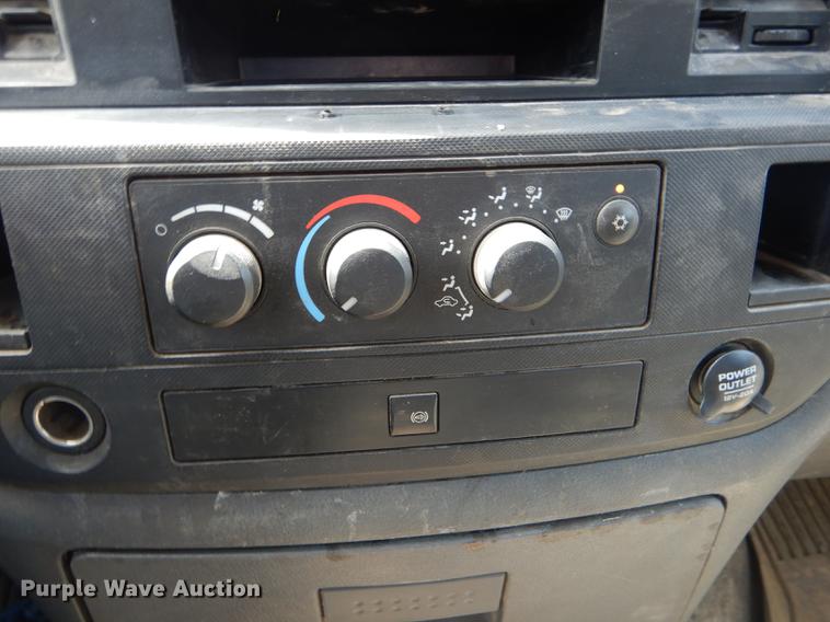 image for item DE8432 2009 Dodge Ram 5500HD Quad Cab flatbed truck