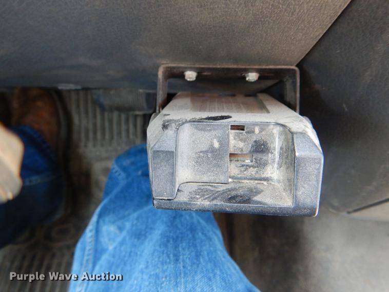 image for item DE8432 2009 Dodge Ram 5500HD Quad Cab flatbed truck