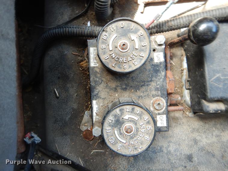 image for item DE8432 2009 Dodge Ram 5500HD Quad Cab flatbed truck