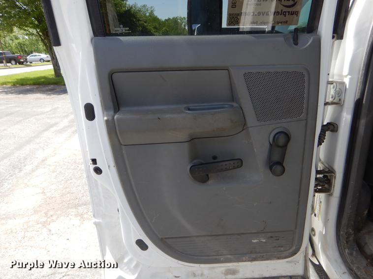 image for item DE8432 2009 Dodge Ram 5500HD Quad Cab flatbed truck