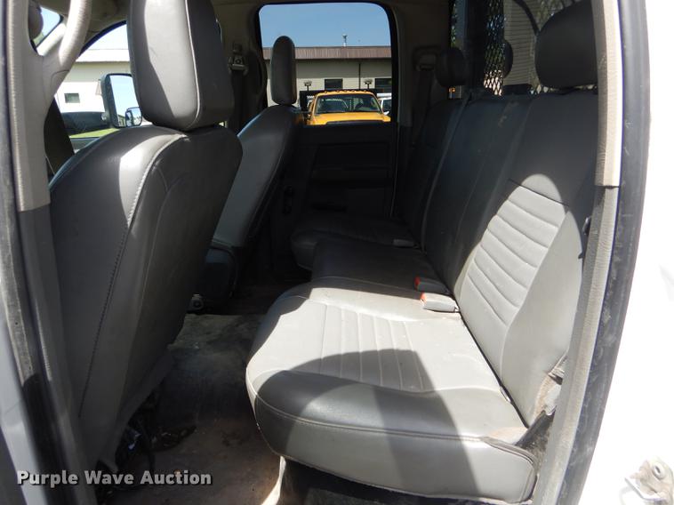 image for item DE8432 2009 Dodge Ram 5500HD Quad Cab flatbed truck