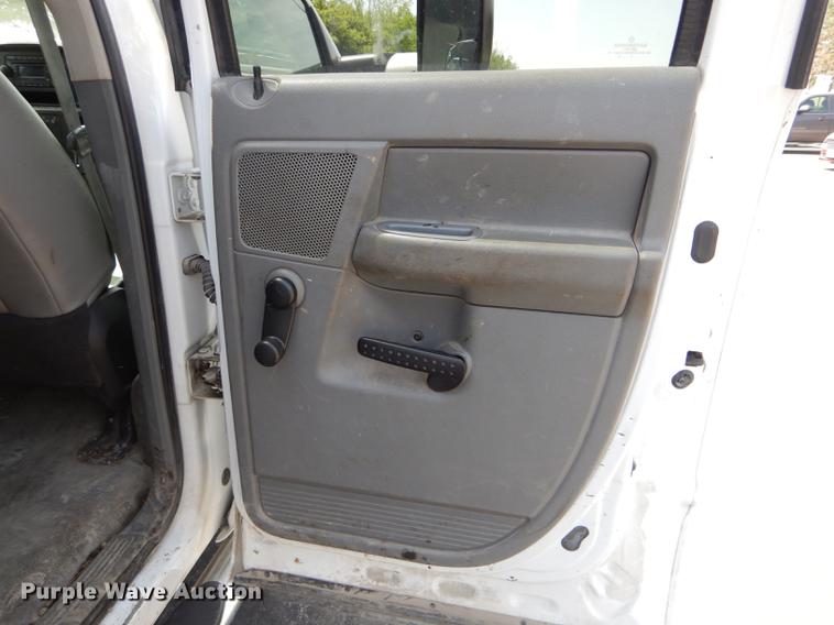 image for item DE8432 2009 Dodge Ram 5500HD Quad Cab flatbed truck