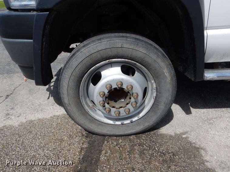 image for item DE8432 2009 Dodge Ram 5500HD Quad Cab flatbed truck