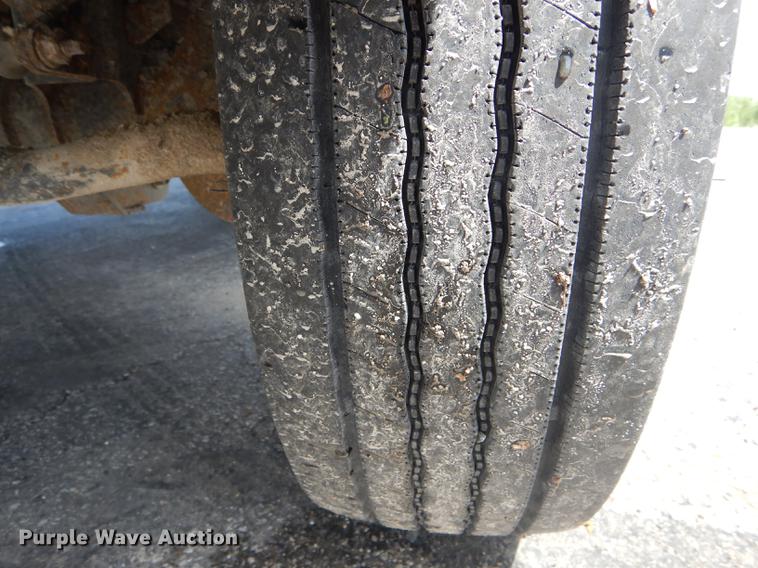 image for item DE8432 2009 Dodge Ram 5500HD Quad Cab flatbed truck