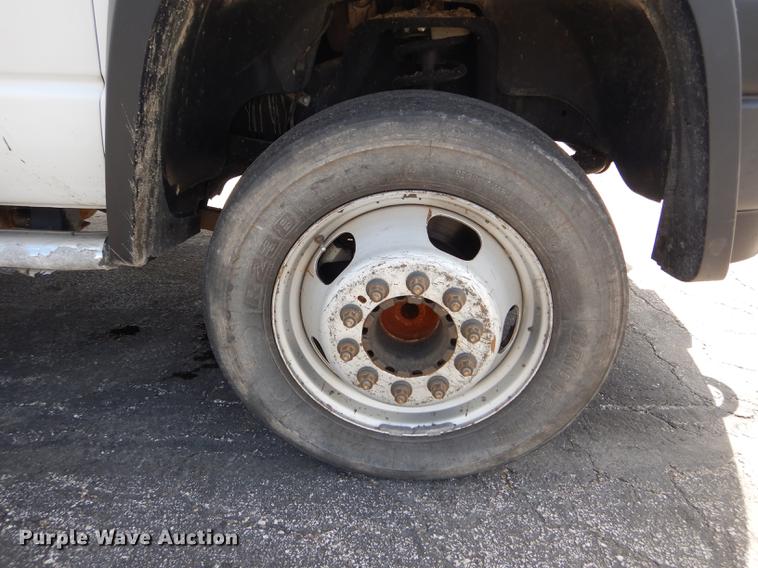 image for item DE8432 2009 Dodge Ram 5500HD Quad Cab flatbed truck