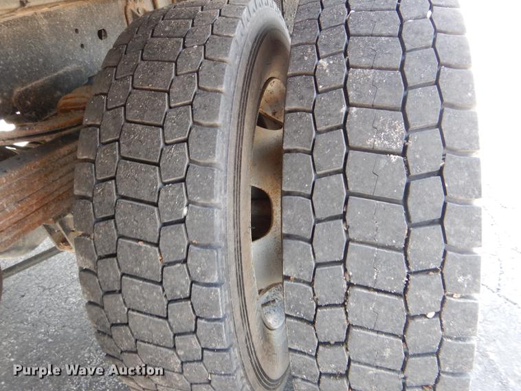 image for item DE8432 2009 Dodge Ram 5500HD Quad Cab flatbed truck