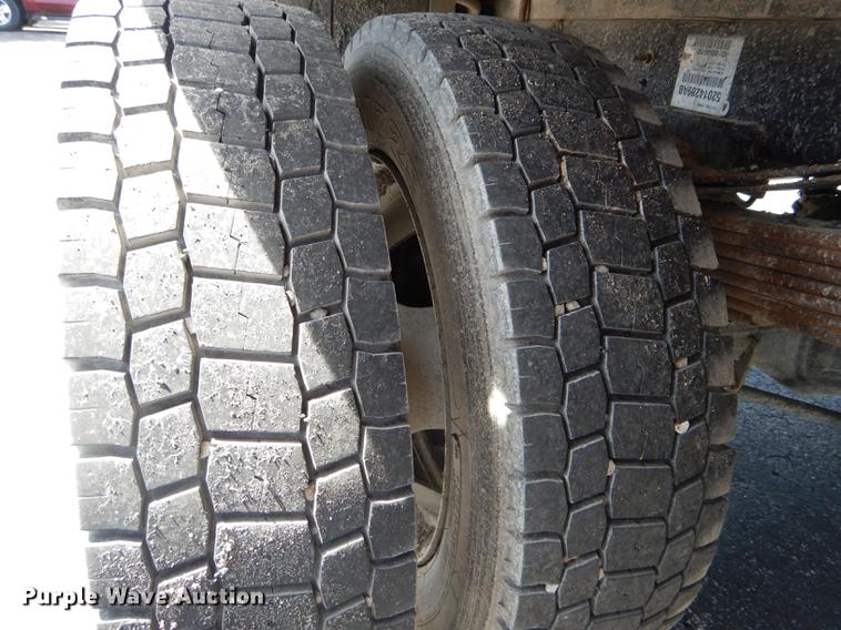 image for item DE8432 2009 Dodge Ram 5500HD Quad Cab flatbed truck