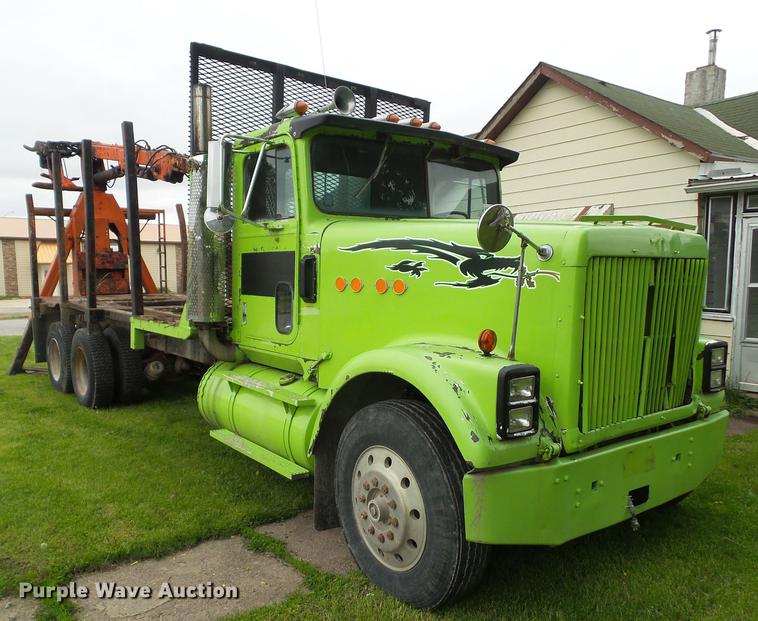 image for item DF0768 1985 International F9370 log truck