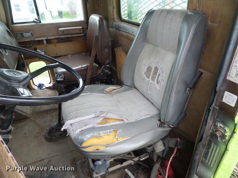 image for item DF0768 1985 International F9370 log truck