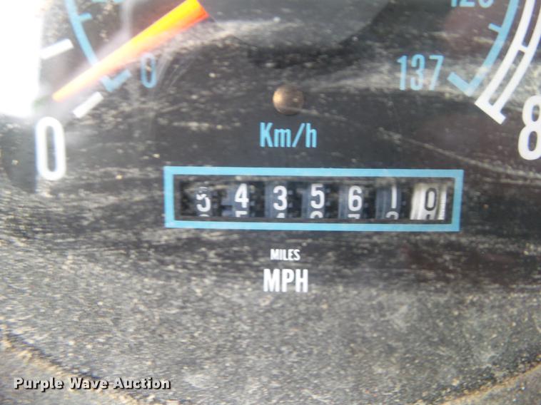 image for item DF0768 1985 International F9370 log truck